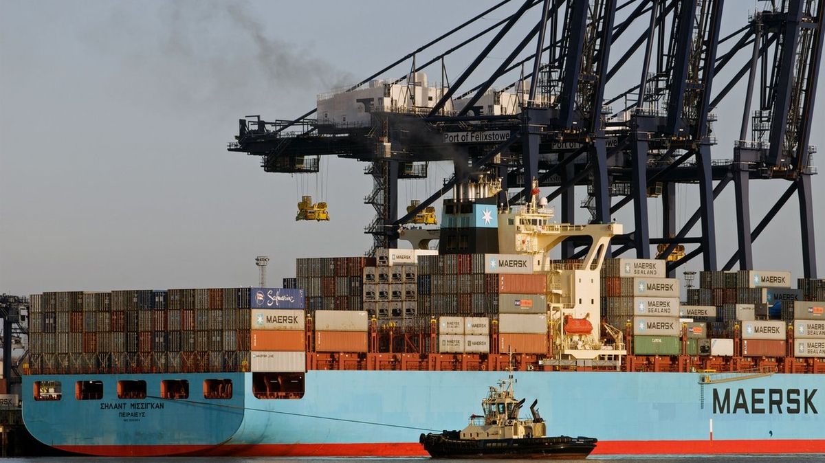 Největší lodní dopravce Maersk odřízl Rusko. Bude vozit jen to nejnutnější